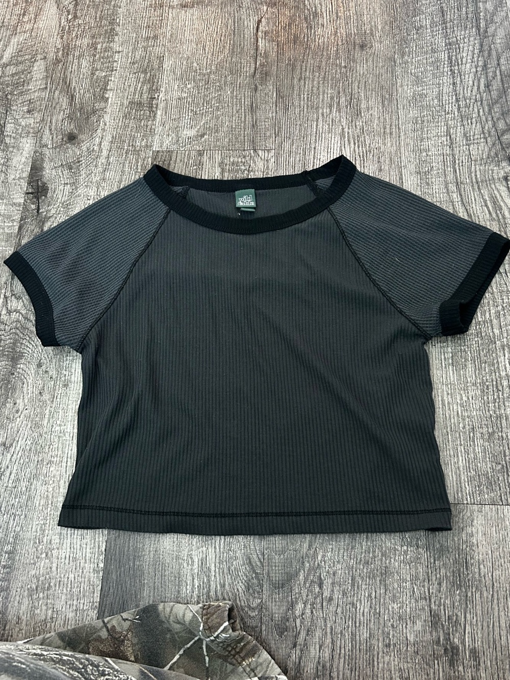 wild fable Black/Grey Ribbed Contrast-Sleeve Crop Top